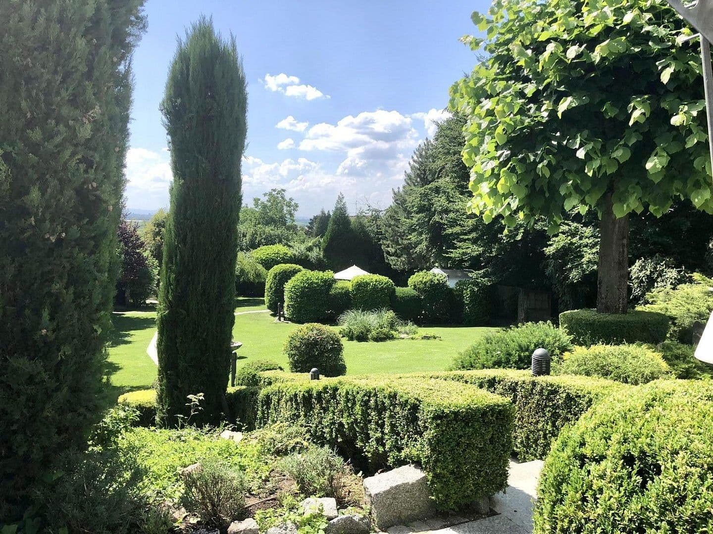 Prodej domu 418 m², pozemek 2.195 m², Hirschberg an der Bergstraße, Bádensko-Württembersko Prodej domu 418 m², pozemek 2.195 m², Hirschberg an der Bergstraße, Bádensko-Württembersko