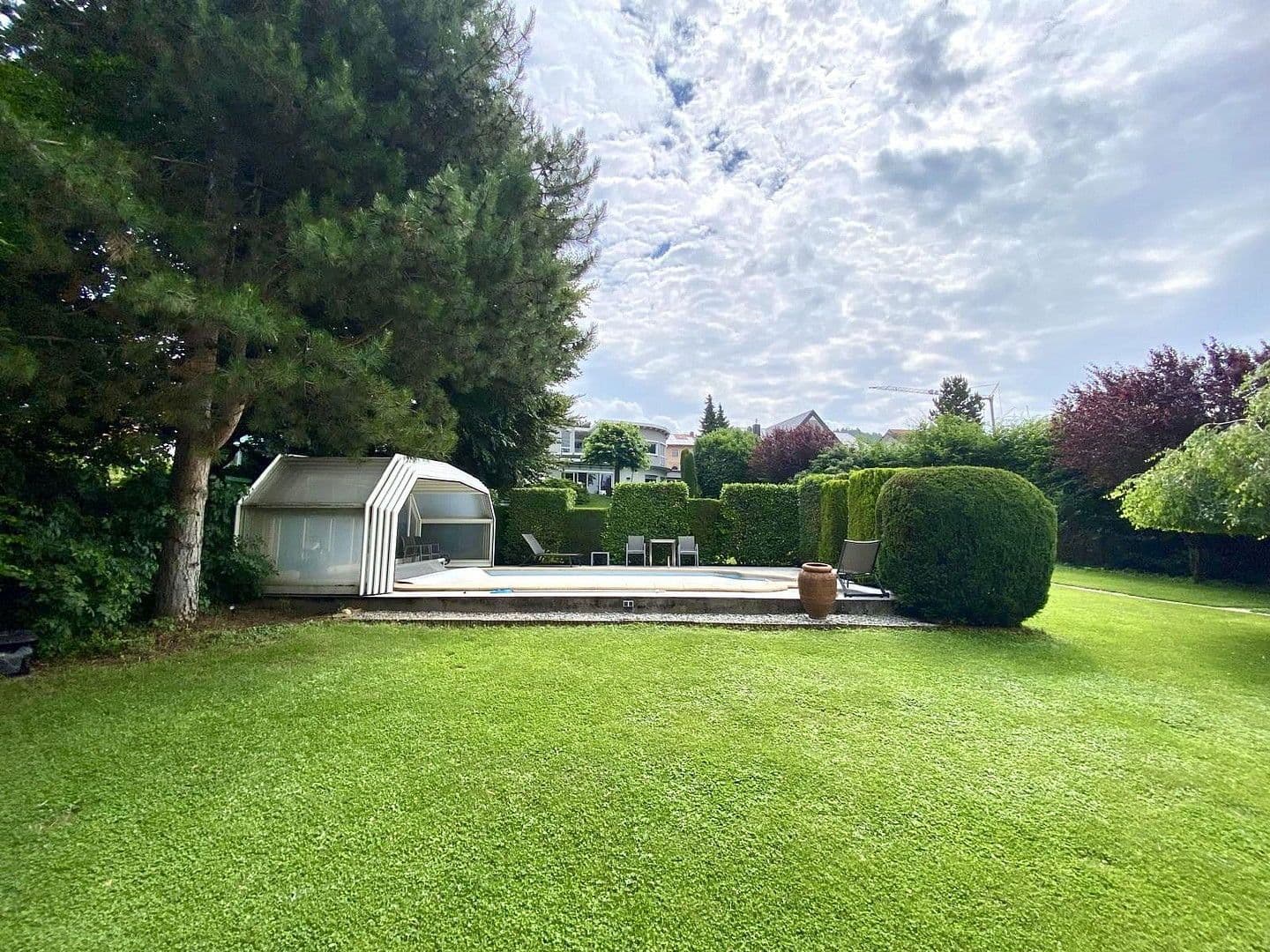 Prodej domu 418 m², pozemek 2.195 m², Hirschberg an der Bergstraße, Bádensko-Württembersko Prodej domu 418 m², pozemek 2.195 m², Hirschberg an der Bergstraße, Bádensko-Württembersko