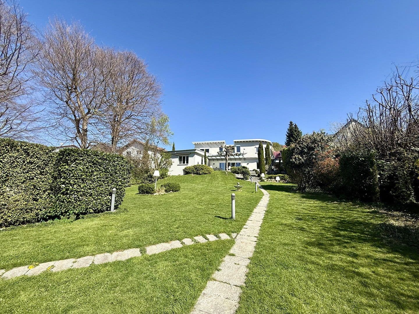 Prodej domu 418 m², pozemek 2.195 m², Hirschberg an der Bergstraße, Bádensko-Württembersko Prodej domu 418 m², pozemek 2.195 m², Hirschberg an der Bergstraße, Bádensko-Württembersko