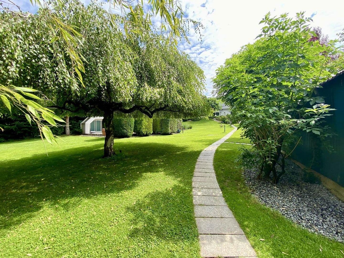 Prodej domu 418 m², pozemek 2.195 m², Hirschberg an der Bergstraße, Bádensko-Württembersko Prodej domu 418 m², pozemek 2.195 m², Hirschberg an der Bergstraße, Bádensko-Württembersko