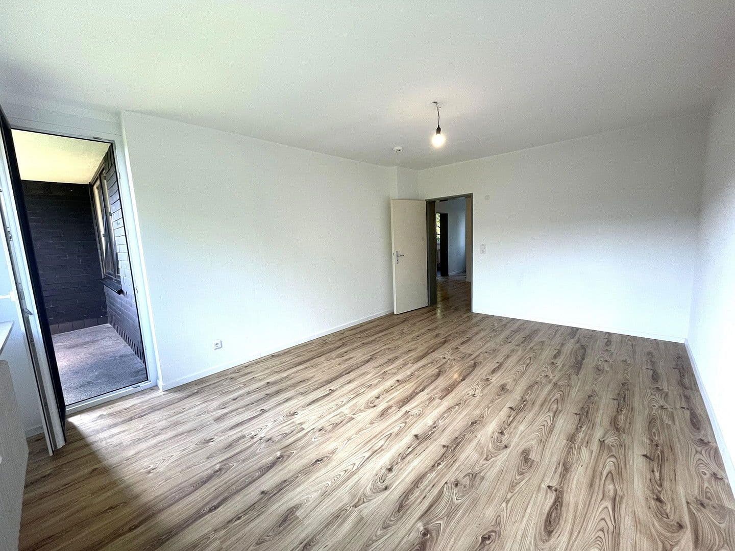 Pronájem bytu 2+kk 64 m², Wuppertal, Severní Porýní-Vestfálsko Pronájem bytu 2+kk 64 m², Wuppertal, Severní Porýní-Vestfálsko