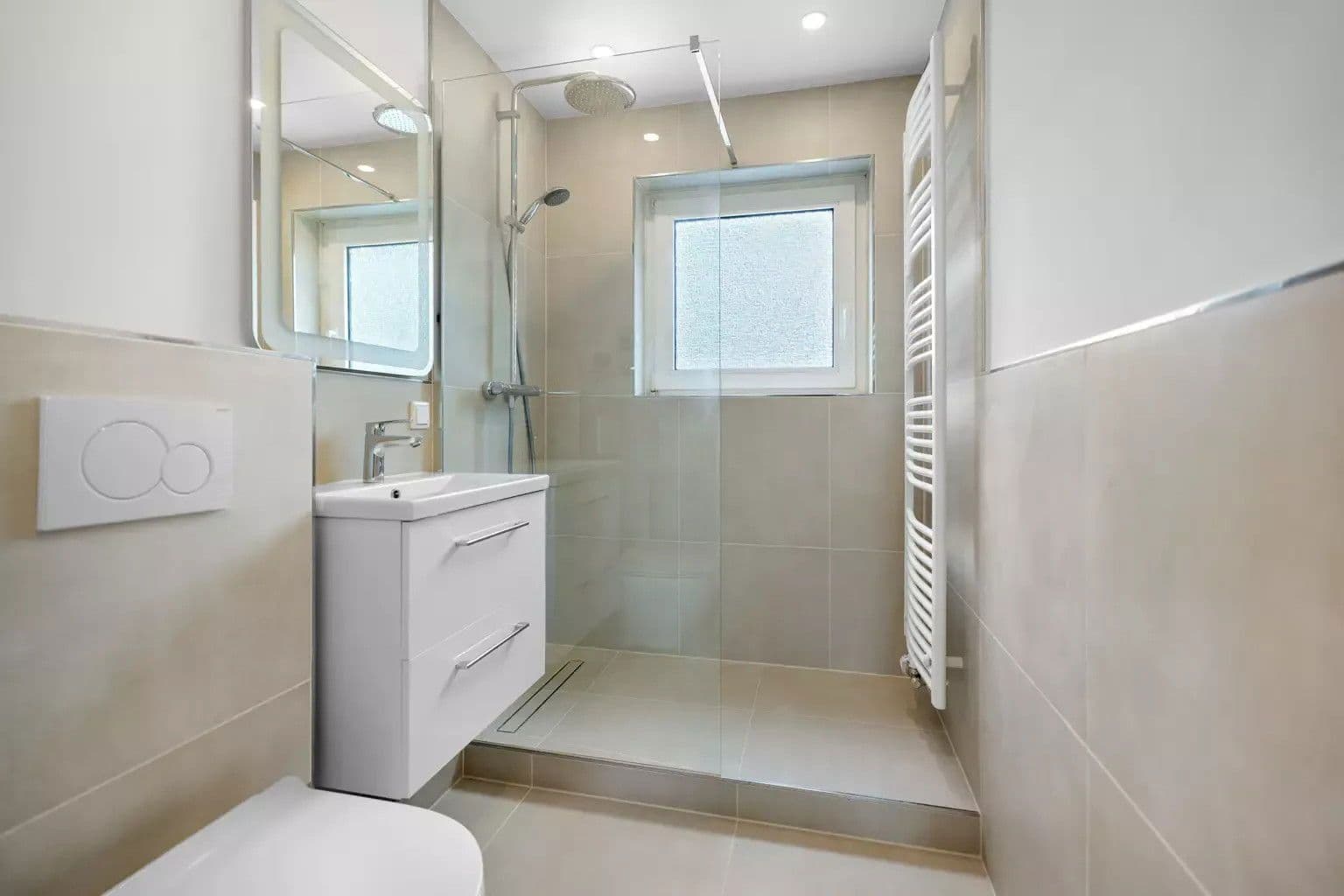 Pronájem bytu 3+1 58 m², Friedrich-Wagenfeld-Straße, Bremen, Bremen Pronájem bytu 3+1 58 m², Friedrich-Wagenfeld-Straße, Bremen, Bremen