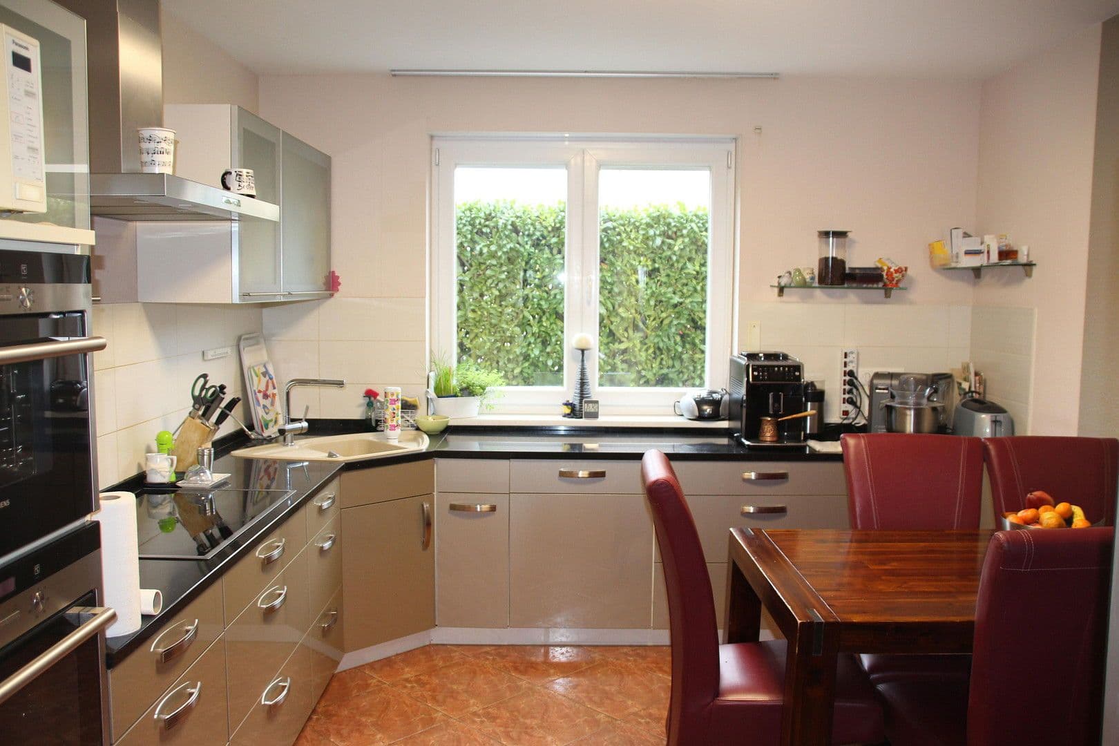 Pronájem domu 226 m², pozemek 450 m², Ottilie Widermuth Weg 2, Frankfurt am Main, Hessen Pronájem domu 226 m², pozemek 450 m², Ottilie Widermuth Weg 2, Frankfurt am Main, Hessen