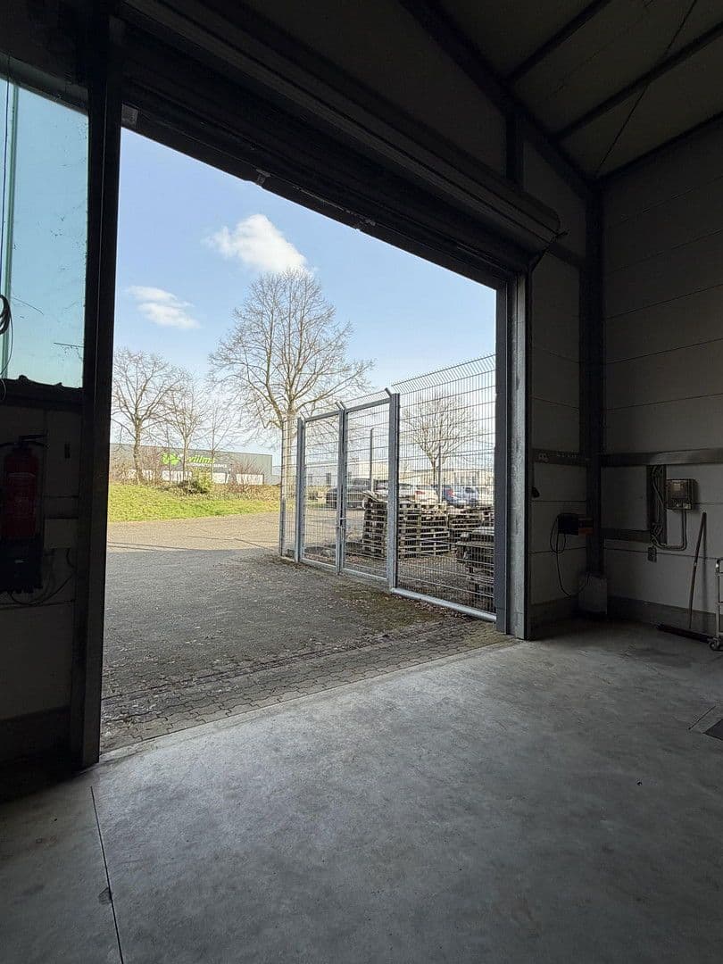 Pronájem nebytového prostoru 1.300 m², Neunkirchen-Seelscheid, Severní Porýní-Vestfálsko Pronájem nebytového prostoru 1.300 m², Neunkirchen-Seelscheid, Severní Porýní-Vestfálsko