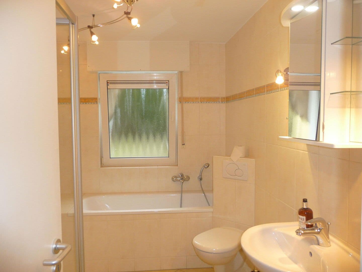 Pronájem bytu 2+1 61 m², Köln, Severní Porýní-Vestfálsko Pronájem bytu 2+1 61 m², Köln, Severní Porýní-Vestfálsko