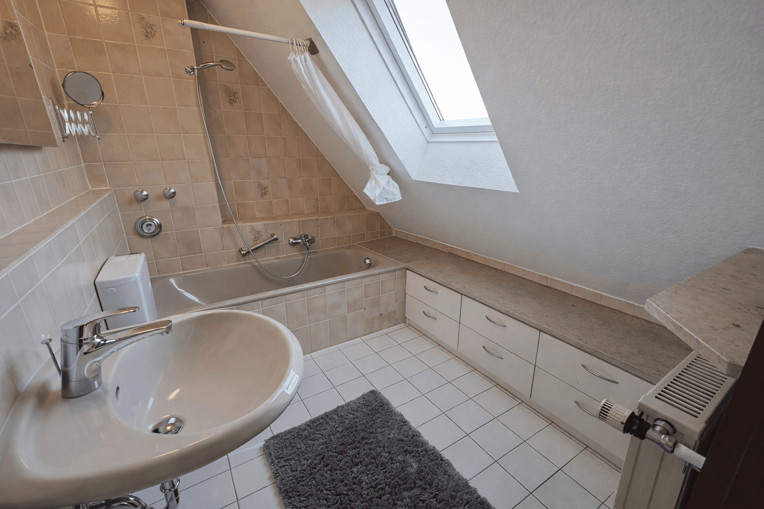Pronájem bytu 2+kk 60 m², Erlangen, Bavorsko Pronájem bytu 2+kk 60 m², Erlangen, Bavorsko