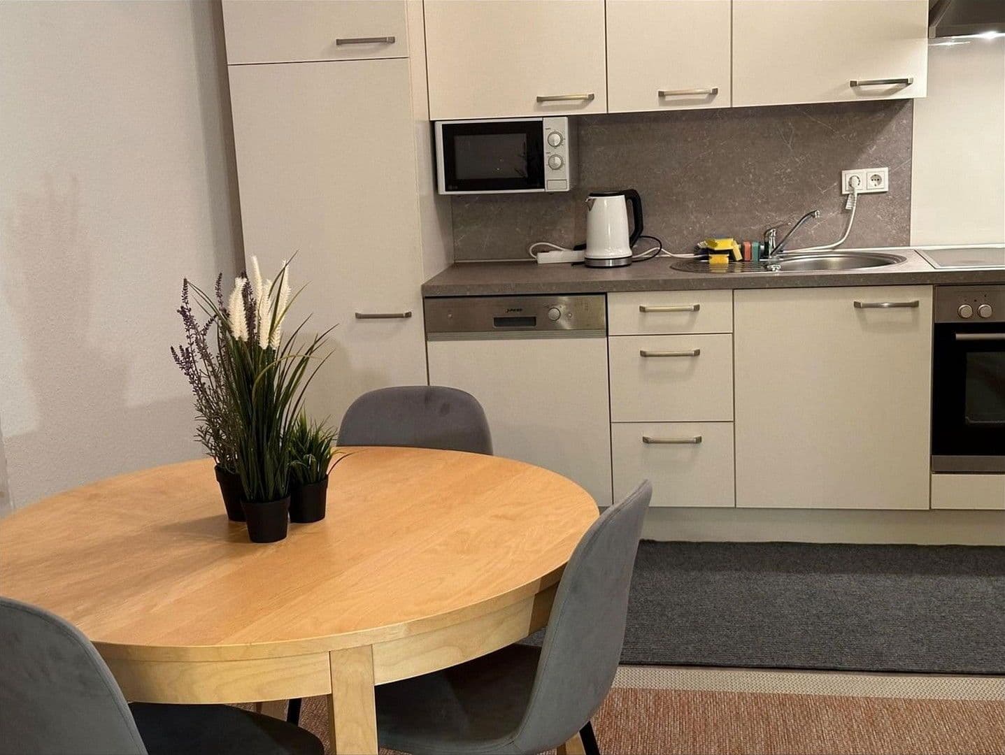 Pronájem bytu 2+1 47 m², Köln, Severní Porýní-Vestfálsko Pronájem bytu 2+1 47 m², Köln, Severní Porýní-Vestfálsko