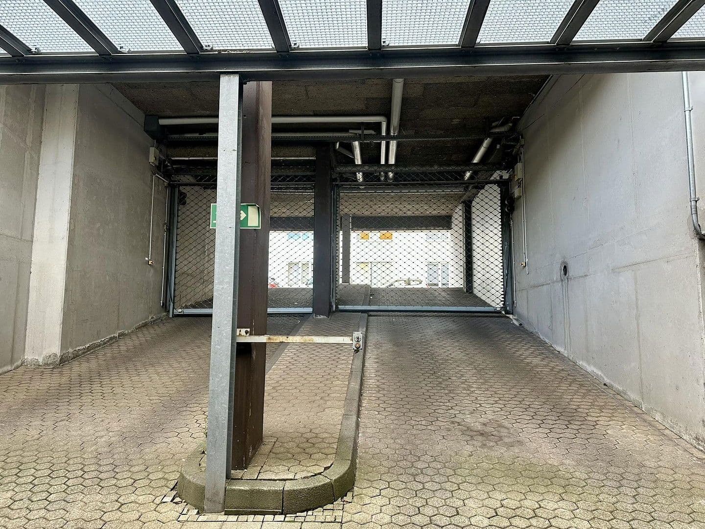 Prodej garáže, Rhöndorfer Straße 8, Köln, Severní Porýní-Vestfálsko Prodej garáže, Rhöndorfer Straße 8, Köln, Severní Porýní-Vestfálsko