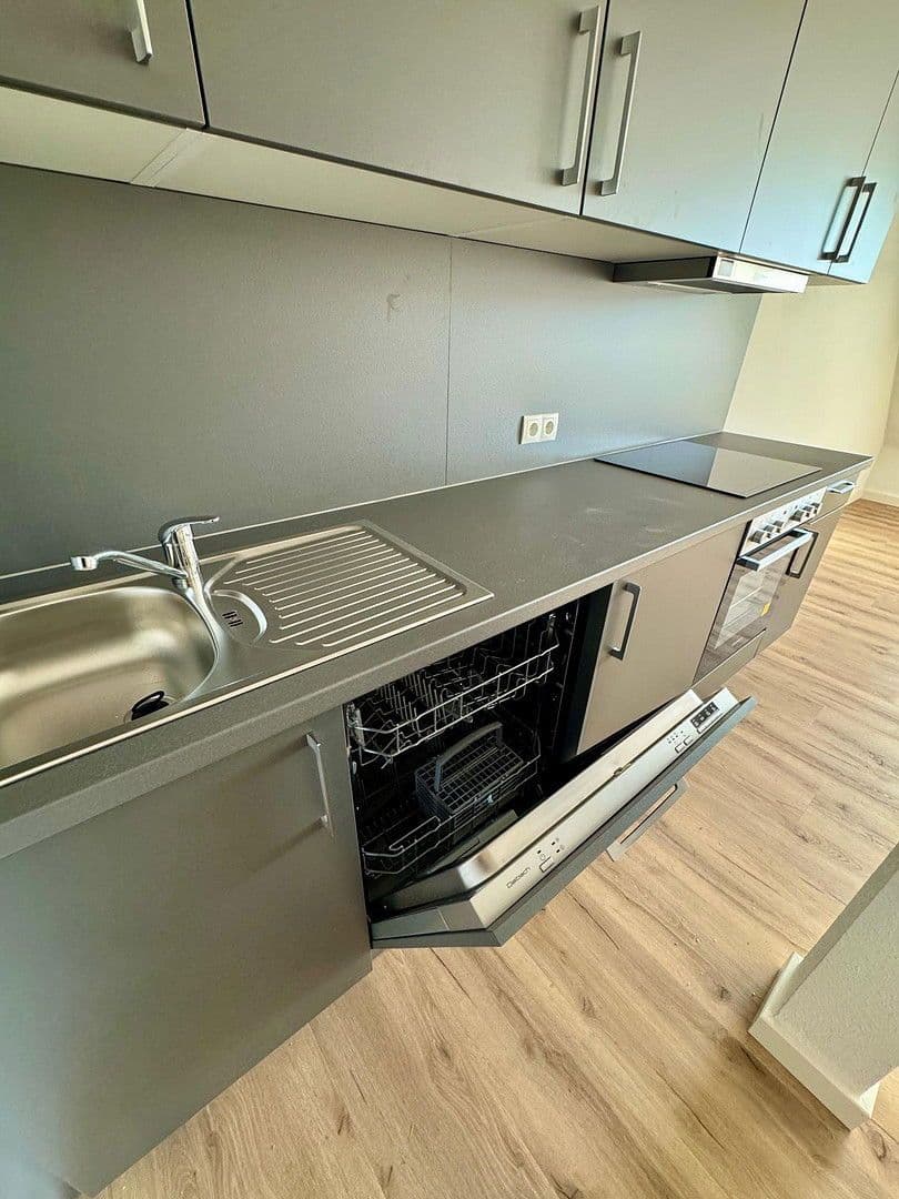 Pronájem bytu 1+kk 35 m², Karlsruhe, Bádensko-Württembersko Pronájem bytu 1+kk 35 m², Karlsruhe, Bádensko-Württembersko