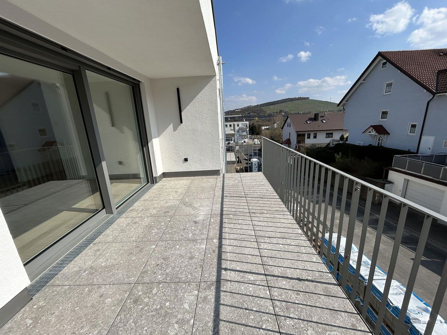 Pronájem bytu 3+1 90 m², Scheckertstrasse 2, Zell am Main, Bavorsko Pronájem bytu 3+1 90 m², Scheckertstrasse 2, Zell am Main, Bavorsko