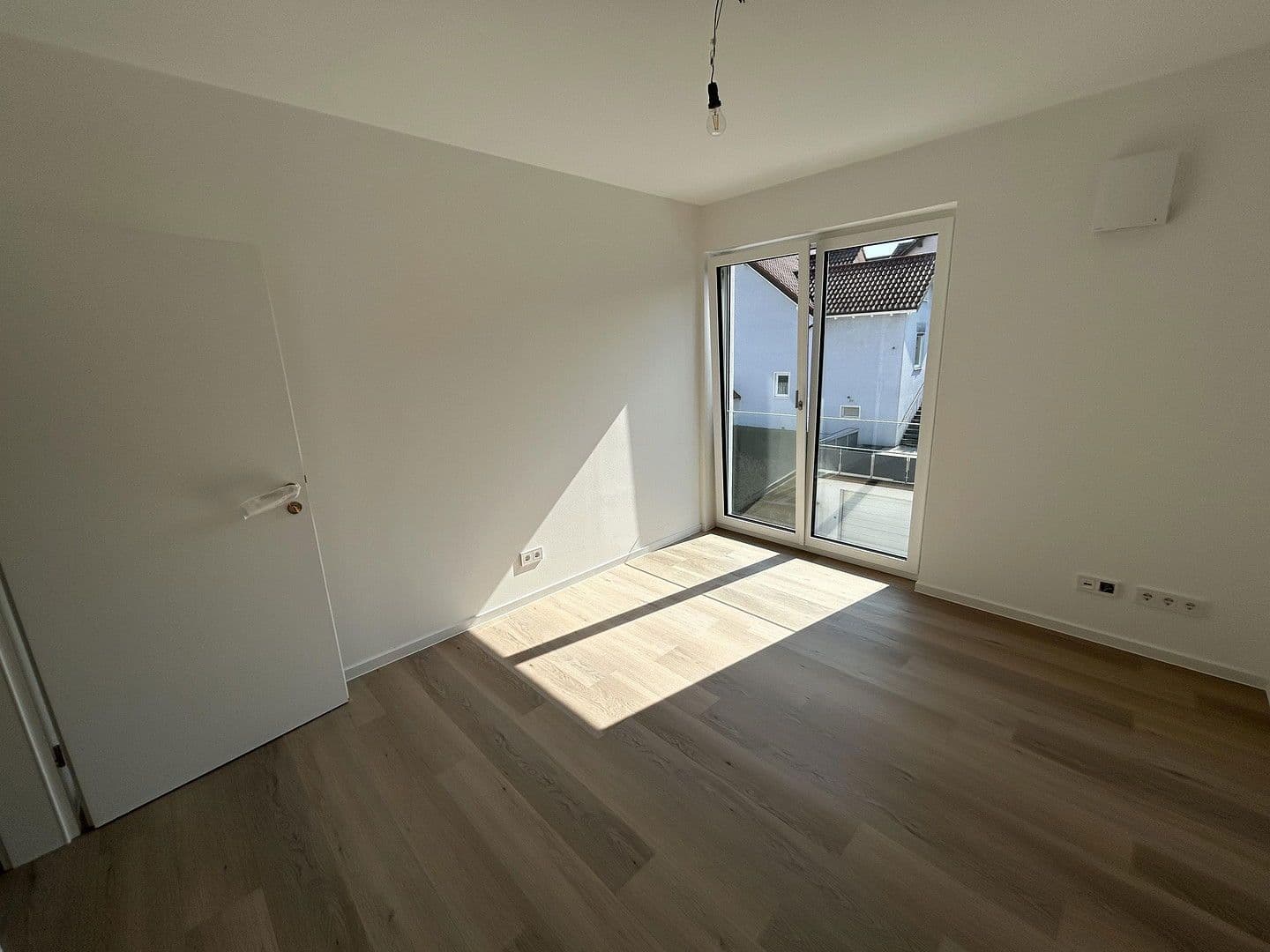 Pronájem bytu 3+1 90 m², Scheckertstrasse 2, Zell am Main, Bavorsko Pronájem bytu 3+1 90 m², Scheckertstrasse 2, Zell am Main, Bavorsko