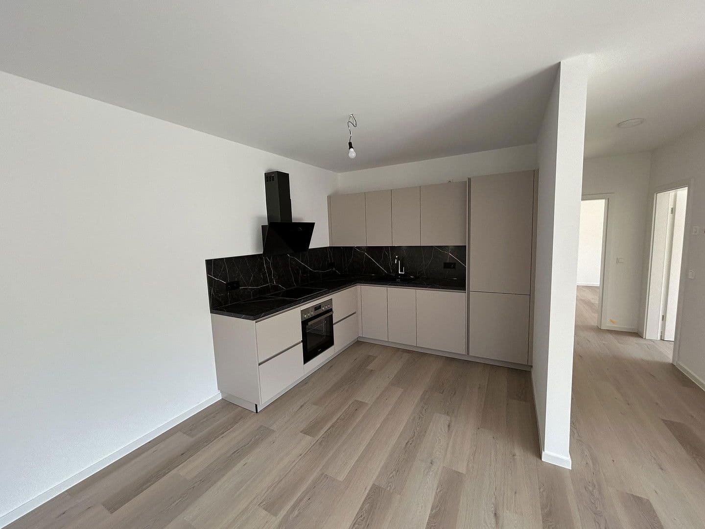 Pronájem bytu 3+1 90 m², Scheckertstrasse 2, Zell am Main, Bavorsko Pronájem bytu 3+1 90 m², Scheckertstrasse 2, Zell am Main, Bavorsko