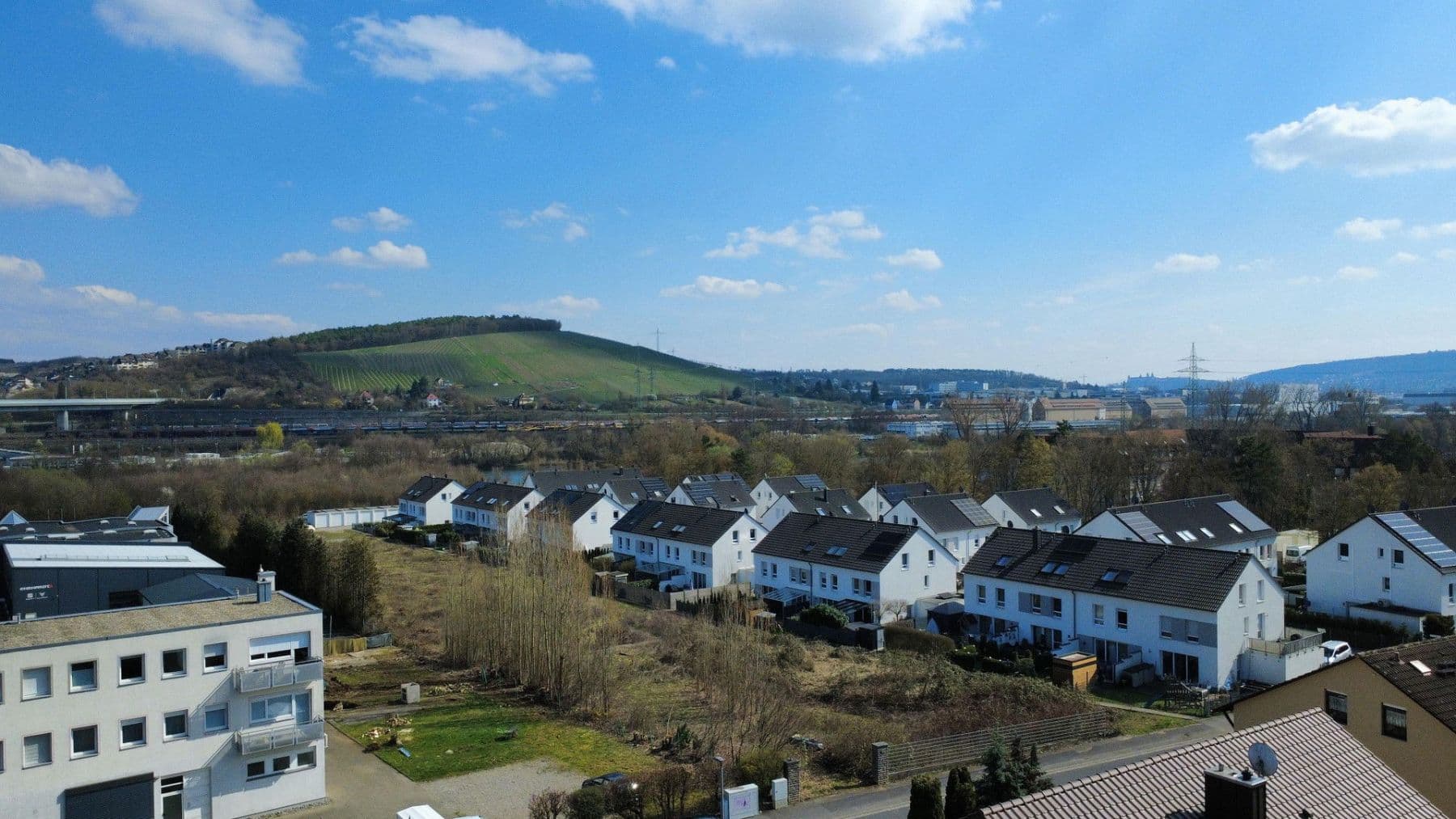 Pronájem bytu 3+1 90 m², Scheckertstrasse 2, Zell am Main, Bavorsko Pronájem bytu 3+1 90 m², Scheckertstrasse 2, Zell am Main, Bavorsko