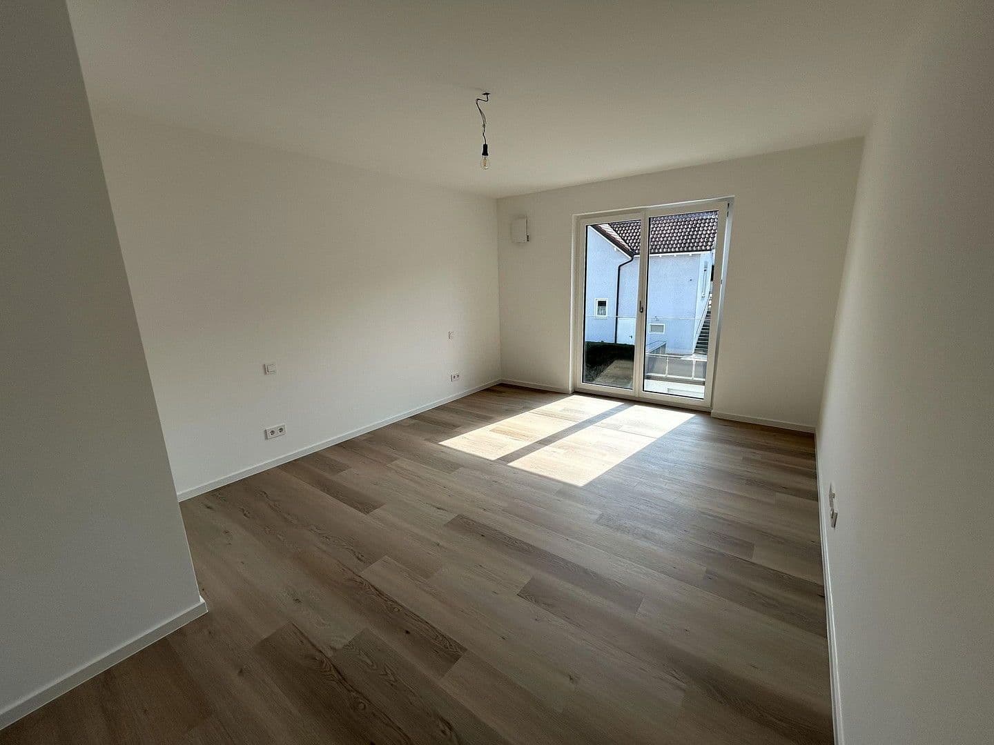 Pronájem bytu 3+1 90 m², Scheckertstrasse 2, Zell am Main, Bavorsko Pronájem bytu 3+1 90 m², Scheckertstrasse 2, Zell am Main, Bavorsko