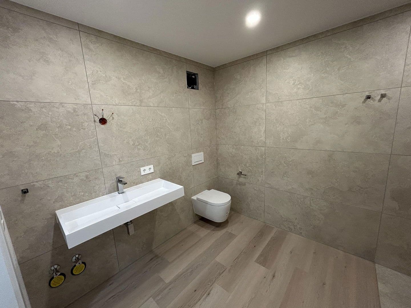 Pronájem bytu 3+1 90 m², Scheckertstrasse 2, Zell am Main, Bavorsko Pronájem bytu 3+1 90 m², Scheckertstrasse 2, Zell am Main, Bavorsko