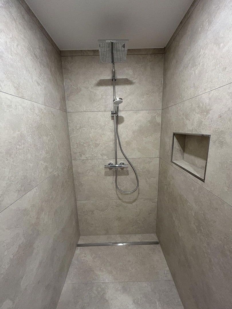 Pronájem bytu 3+1 90 m², Scheckertstrasse 2, Zell am Main, Bavorsko Pronájem bytu 3+1 90 m², Scheckertstrasse 2, Zell am Main, Bavorsko