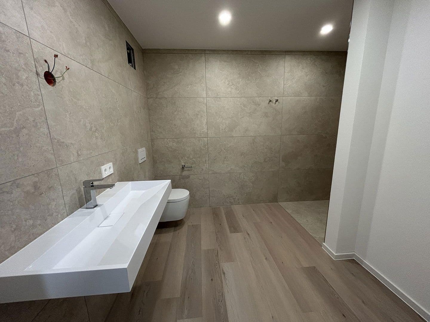 Pronájem bytu 3+1 90 m², Scheckertstrasse 2, Zell am Main, Bavorsko Pronájem bytu 3+1 90 m², Scheckertstrasse 2, Zell am Main, Bavorsko