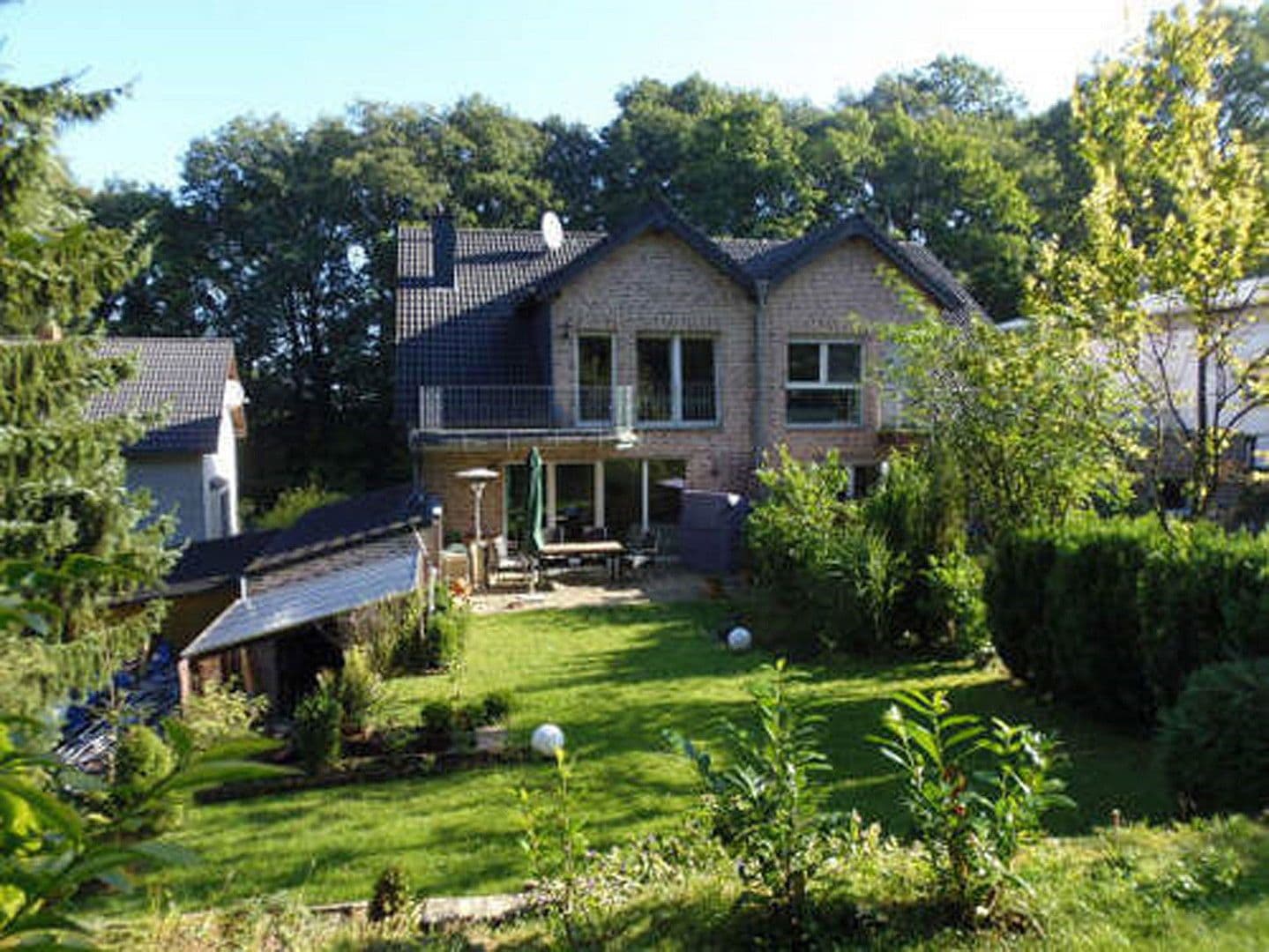 Prodej domu 143 m², pozemek 341 m², Königsberger Straße 25b, Roetgen, Severní Porýní-Vestfálsko Prodej domu 143 m², pozemek 341 m², Königsberger Straße 25b, Roetgen, Severní Porýní-Vestfálsko