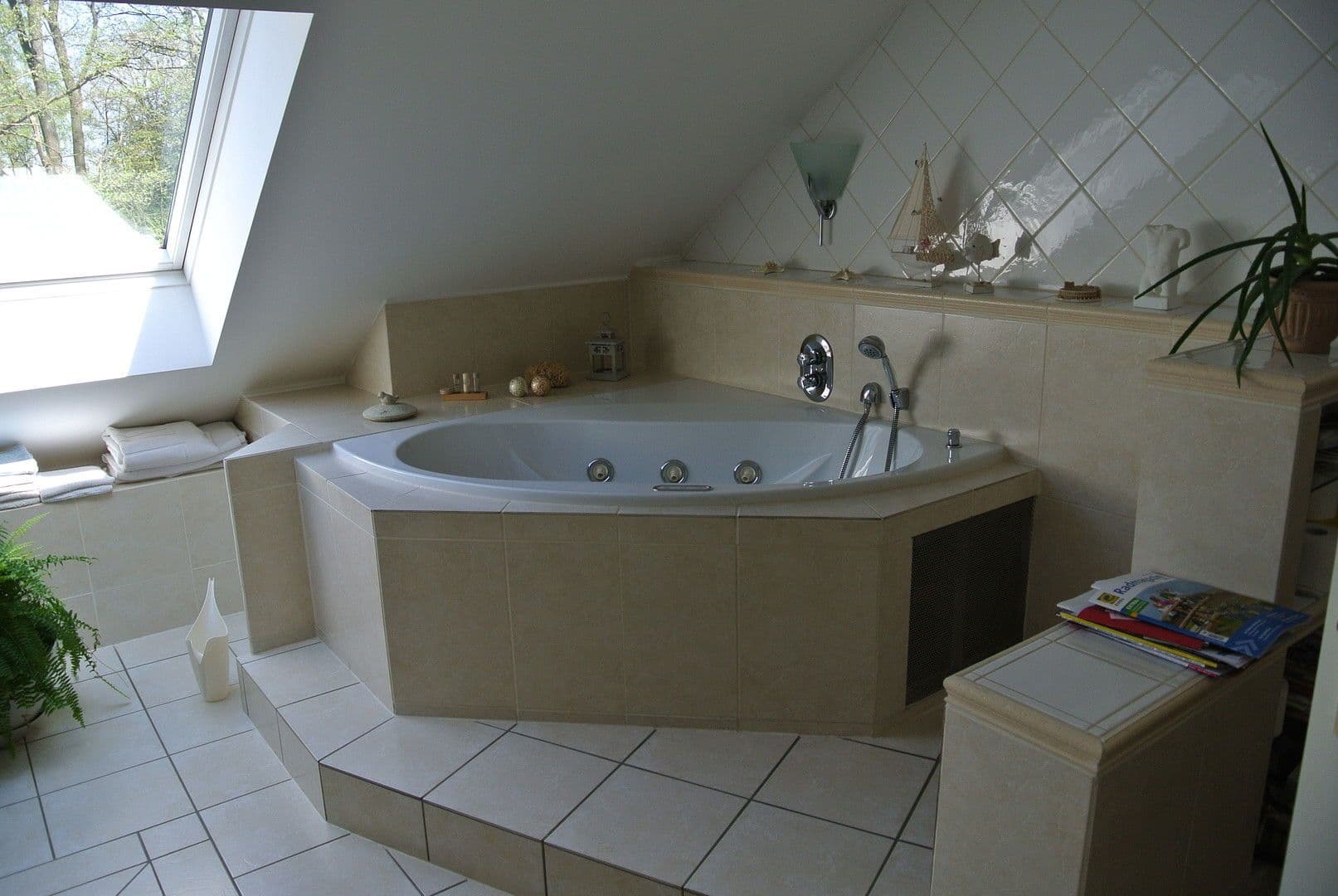 Prodej domu 143 m², pozemek 341 m², Königsberger Straße 25b, Roetgen, Severní Porýní-Vestfálsko Prodej domu 143 m², pozemek 341 m², Königsberger Straße 25b, Roetgen, Severní Porýní-Vestfálsko