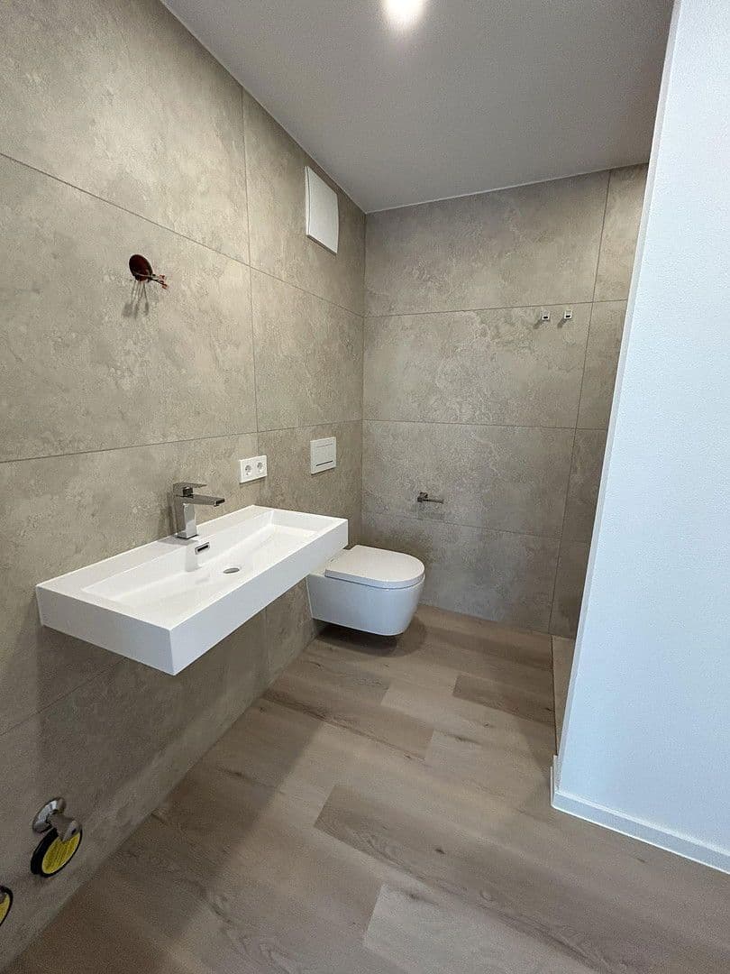 Pronájem bytu 2+1 67 m², Scheckertstrasse 2, Zell am Main, Bavorsko Pronájem bytu 2+1 67 m², Scheckertstrasse 2, Zell am Main, Bavorsko