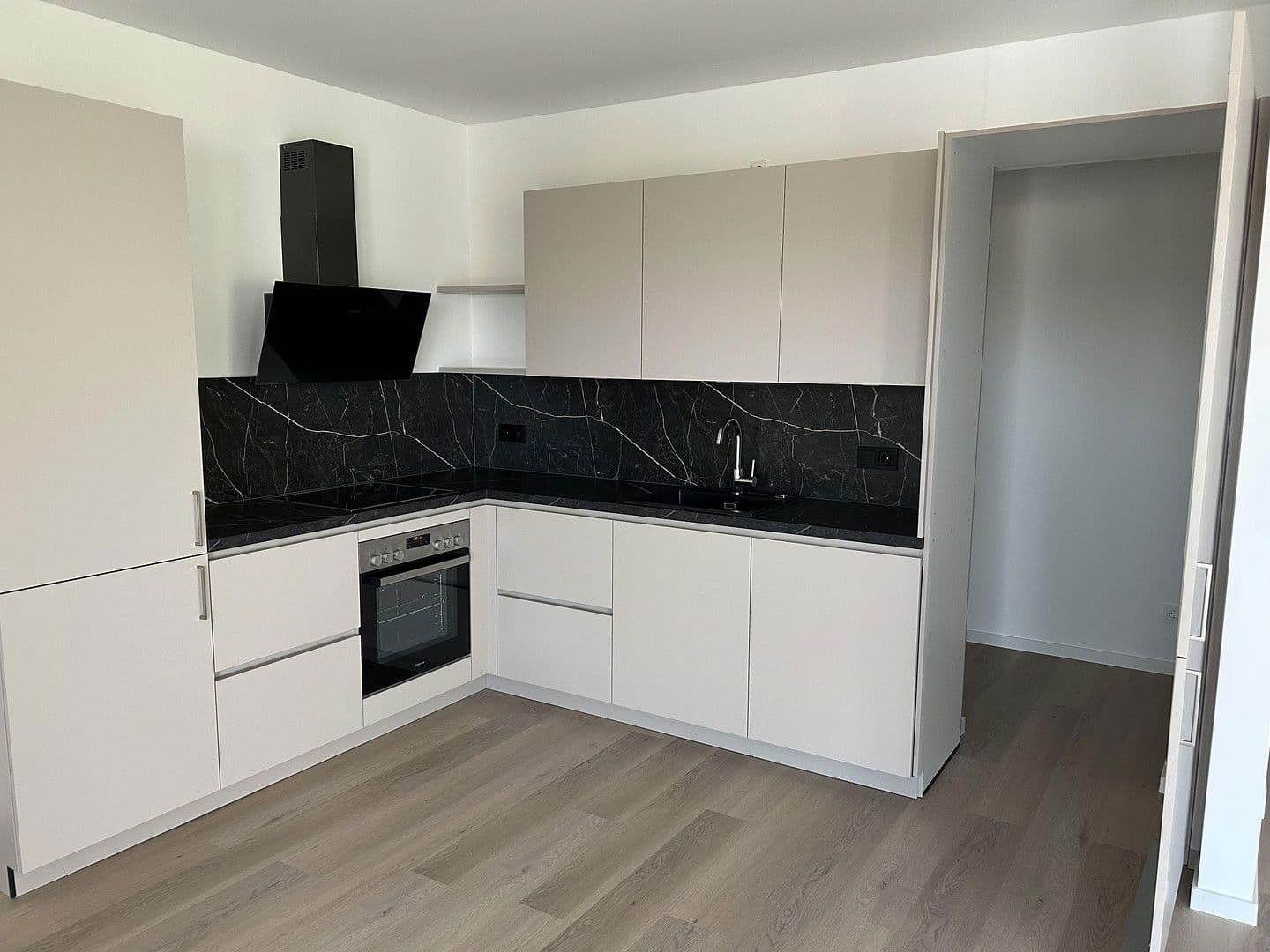 Pronájem bytu 3+1 110 m², Scheckertstrasse 2, Zell am Main, Bavorsko Pronájem bytu 3+1 110 m², Scheckertstrasse 2, Zell am Main, Bavorsko