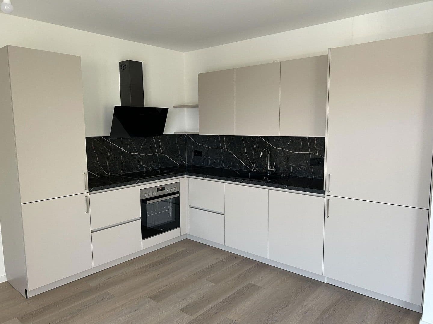 Pronájem bytu 3+1 110 m², Scheckertstrasse 2, Zell am Main, Bavorsko Pronájem bytu 3+1 110 m², Scheckertstrasse 2, Zell am Main, Bavorsko