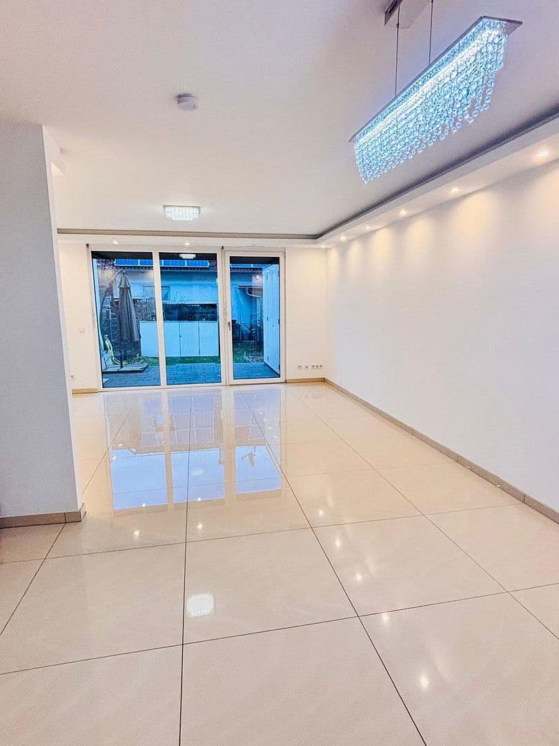 Prodej domu 146 m², pozemek 194 m², Erlangen, Bavorsko Prodej domu 146 m², pozemek 194 m², Erlangen, Bavorsko