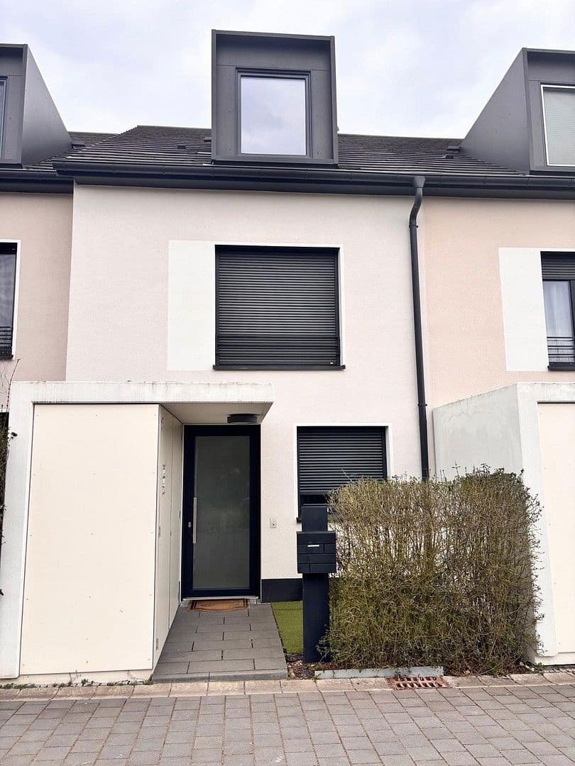 Prodej domu 146 m², pozemek 194 m², Erlangen, Bavorsko Prodej domu 146 m², pozemek 194 m², Erlangen, Bavorsko