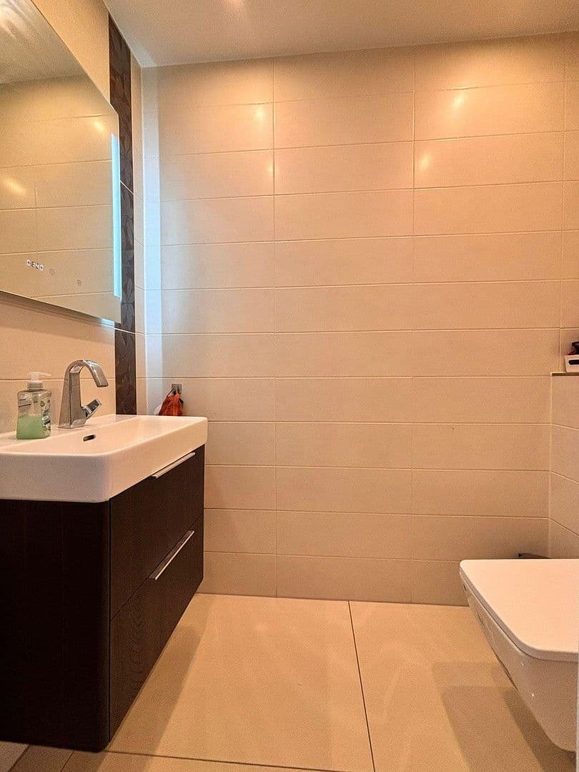 Prodej domu 146 m², pozemek 194 m², Erlangen, Bavorsko Prodej domu 146 m², pozemek 194 m², Erlangen, Bavorsko