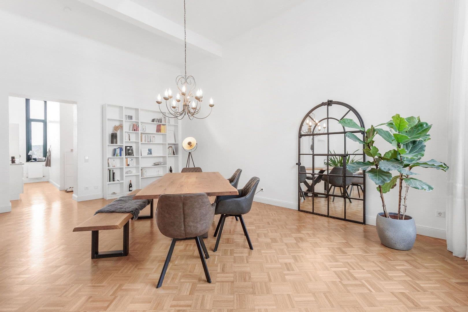 Prodej bytu 2+1 98 m², Düsseldorf, Severní Porýní-Vestfálsko Prodej bytu 2+1 98 m², Düsseldorf, Severní Porýní-Vestfálsko