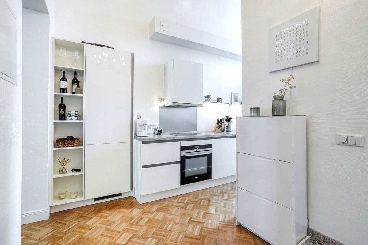 Prodej bytu 2+1 98 m², Düsseldorf, Severní Porýní-Vestfálsko Prodej bytu 2+1 98 m², Düsseldorf, Severní Porýní-Vestfálsko