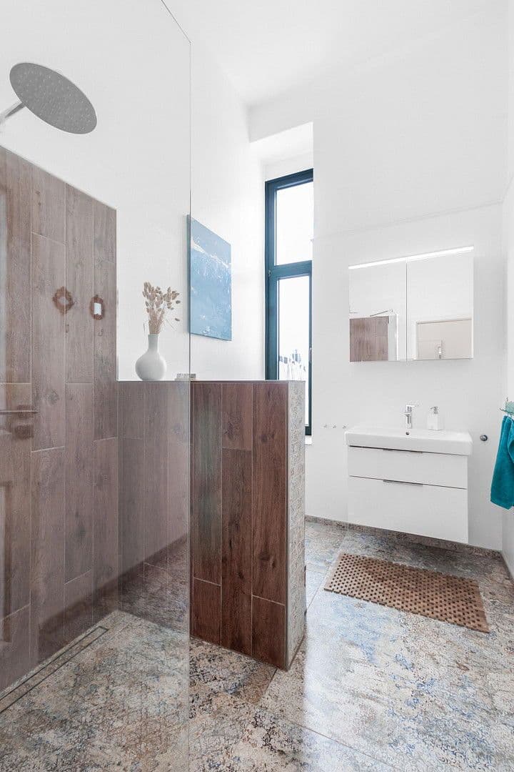 Prodej bytu 2+1 98 m², Düsseldorf, Severní Porýní-Vestfálsko Prodej bytu 2+1 98 m², Düsseldorf, Severní Porýní-Vestfálsko