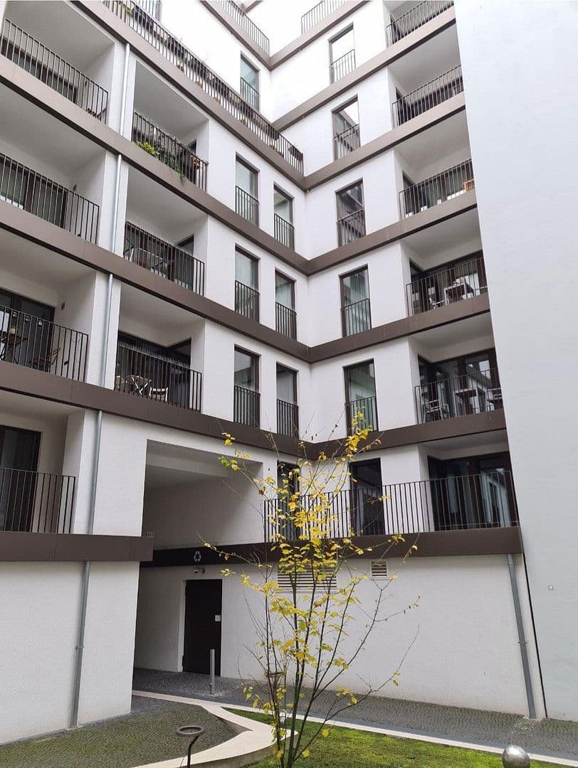 Pronájem bytu 3+1 80 m², Schützenstraße 41, Berlin Mitte, Berlín Pronájem bytu 3+1 80 m², Schützenstraße 41, Berlin Mitte, Berlín
