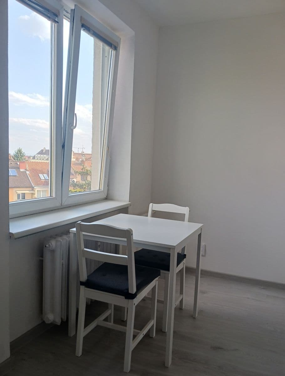 Pronájem bytu 1+1 31 m², náměstí SNP, Brno, Jihomoravský kraj Pronájem bytu 1+1 31 m², náměstí SNP, Brno, Jihomoravský kraj