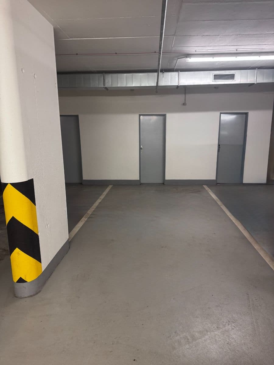 Pronájem garáže 15 m², Vojenova, Praha, Praha Pronájem garáže 15 m², Vojenova, Praha, Praha