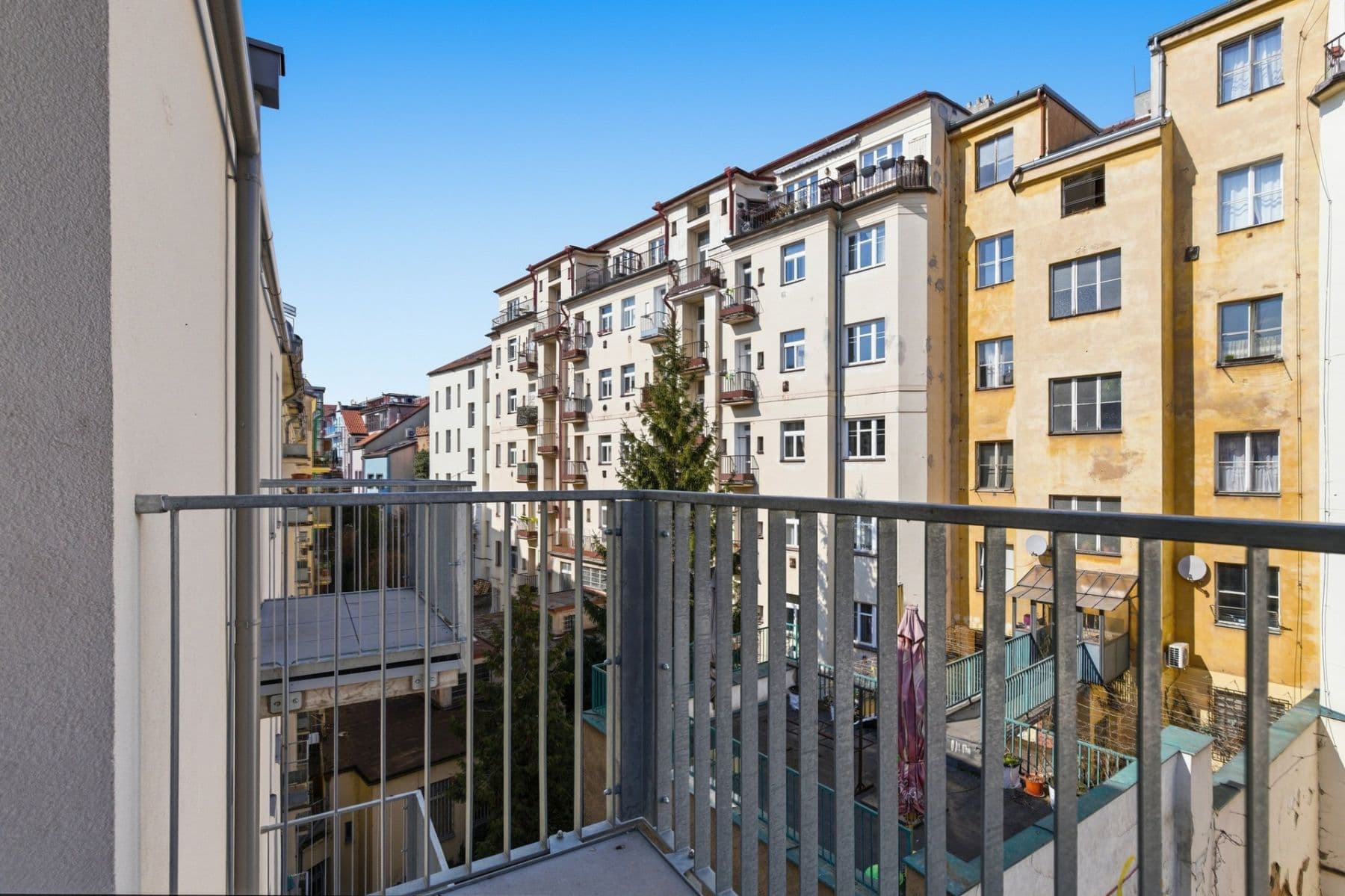 Pronájem bytu 1+kk 24 m², Krymská, Praha, Praha Pronájem bytu 1+kk 24 m², Krymská, Praha, Praha