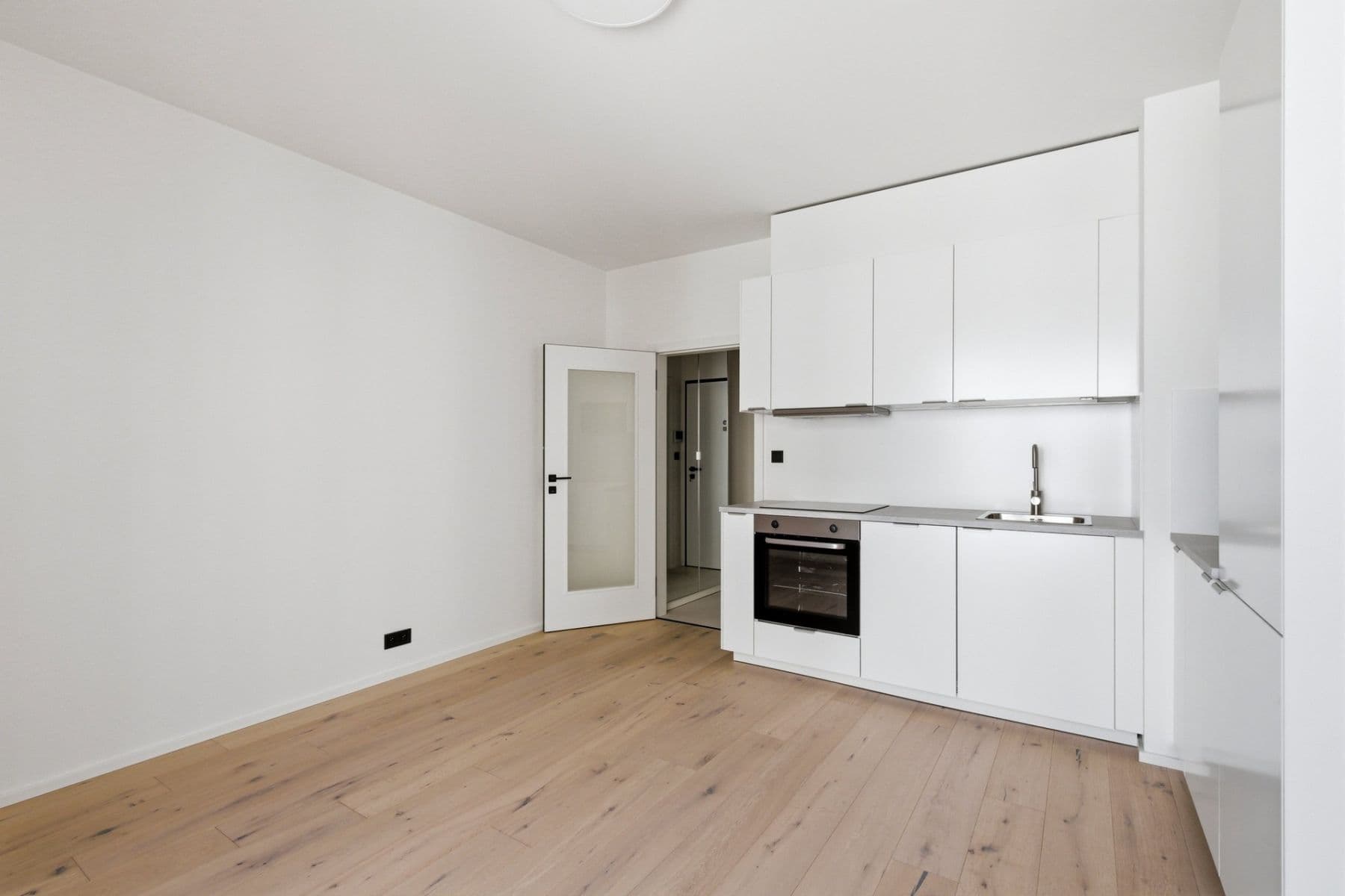 Pronájem bytu 1+kk 24 m², Krymská, Praha, Praha Pronájem bytu 1+kk 24 m², Krymská, Praha, Praha