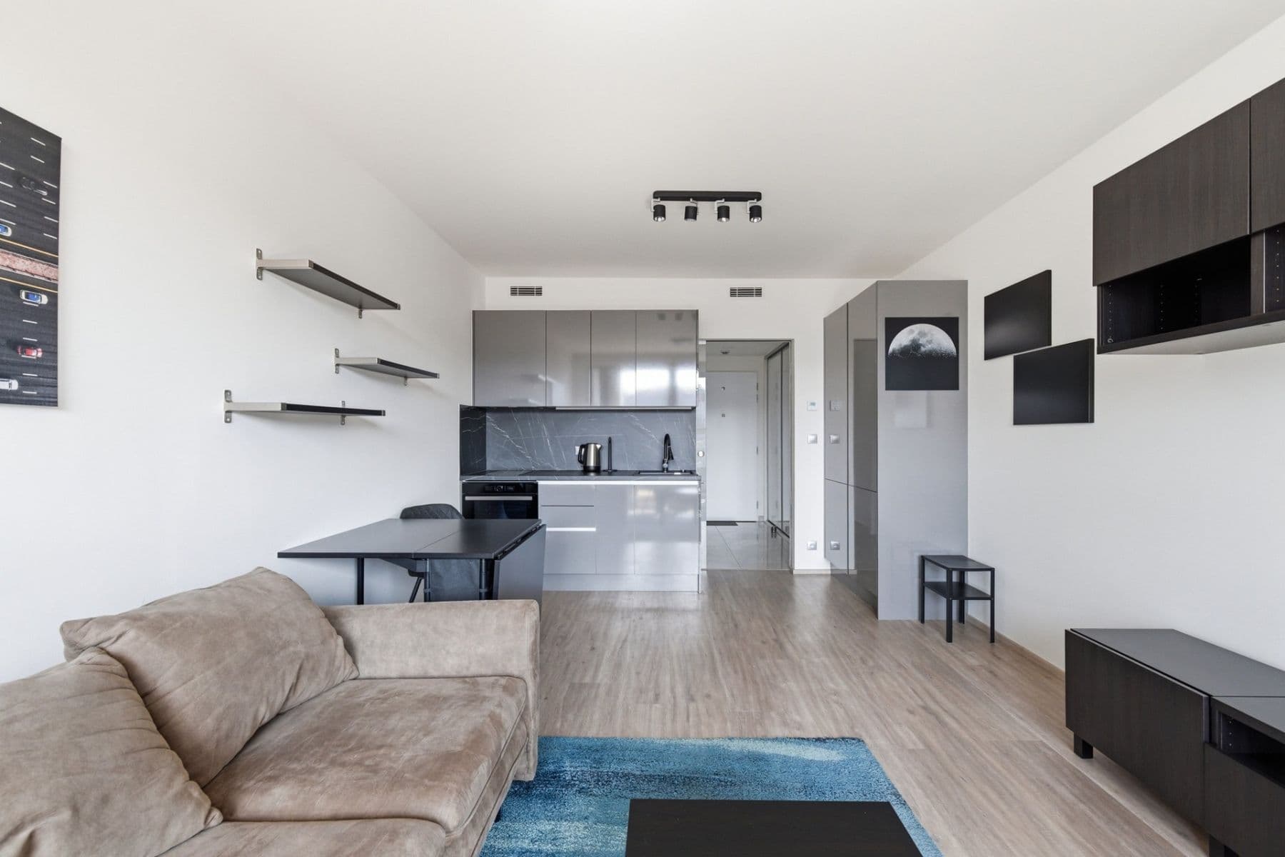 Pronájem bytu 1+kk 33 m², Českomoravská, Praha, Praha Pronájem bytu 1+kk 33 m², Českomoravská, Praha, Praha