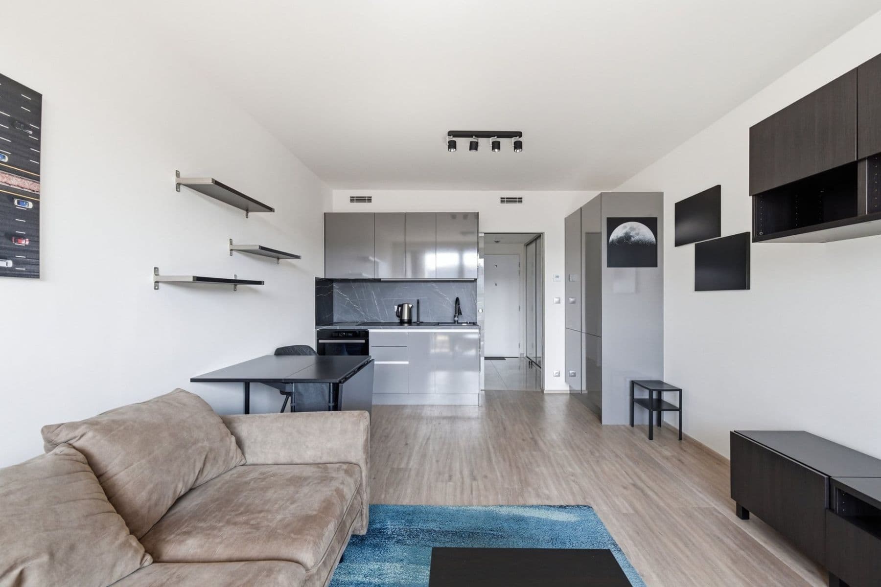 Pronájem bytu 1+kk 33 m², Českomoravská, Praha, Praha Pronájem bytu 1+kk 33 m², Českomoravská, Praha, Praha