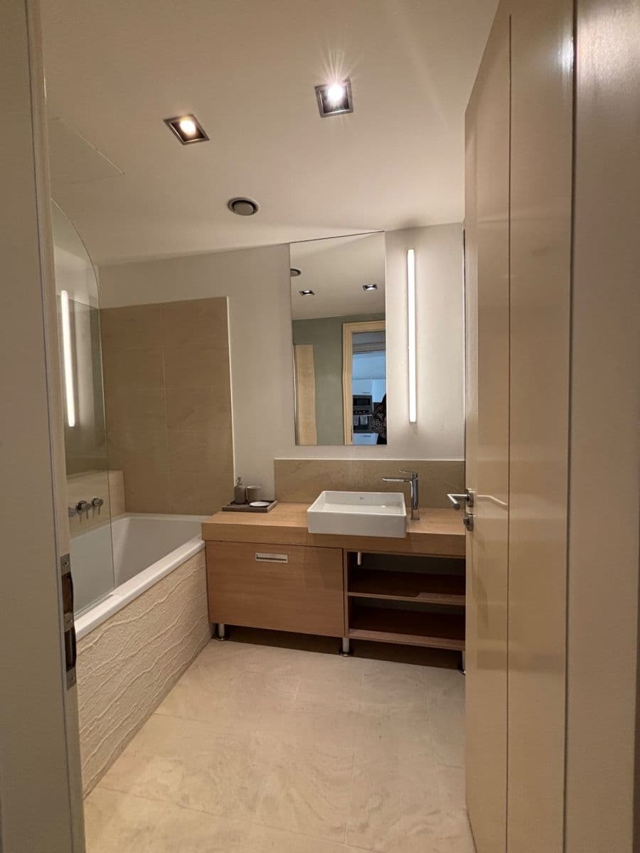 Pronájem bytu 2+kk 65 m², Rohanské nábřeží, Praha, Praha Pronájem bytu 2+kk 65 m², Rohanské nábřeží, Praha, Praha