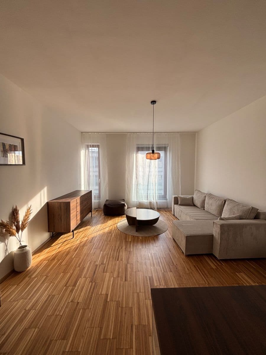 Pronájem bytu 2+kk 65 m², Rohanské nábřeží, Praha, Praha Pronájem bytu 2+kk 65 m², Rohanské nábřeží, Praha, Praha