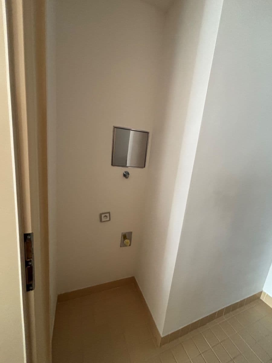Pronájem bytu 2+kk 65 m², Rohanské nábřeží, Praha, Praha Pronájem bytu 2+kk 65 m², Rohanské nábřeží, Praha, Praha