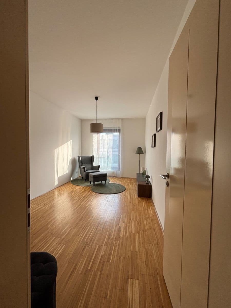 Pronájem bytu 2+kk 65 m², Rohanské nábřeží, Praha, Praha Pronájem bytu 2+kk 65 m², Rohanské nábřeží, Praha, Praha