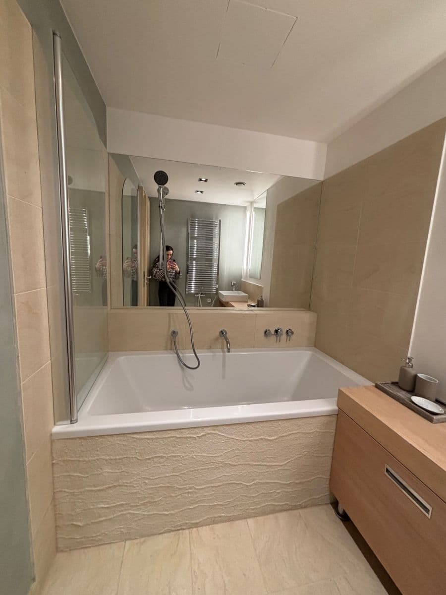 Pronájem bytu 2+kk 65 m², Rohanské nábřeží, Praha, Praha Pronájem bytu 2+kk 65 m², Rohanské nábřeží, Praha, Praha