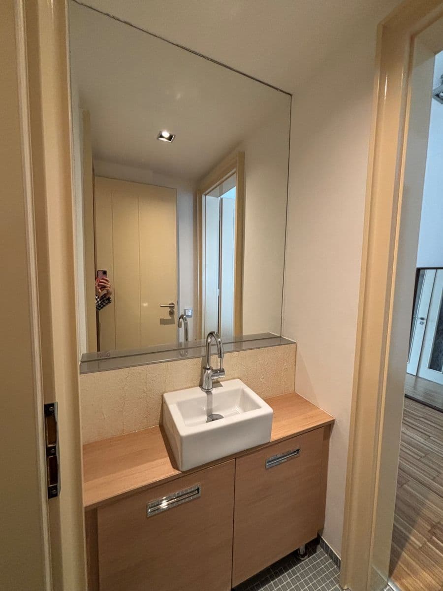 Pronájem bytu 2+kk 65 m², Rohanské nábřeží, Praha, Praha Pronájem bytu 2+kk 65 m², Rohanské nábřeží, Praha, Praha