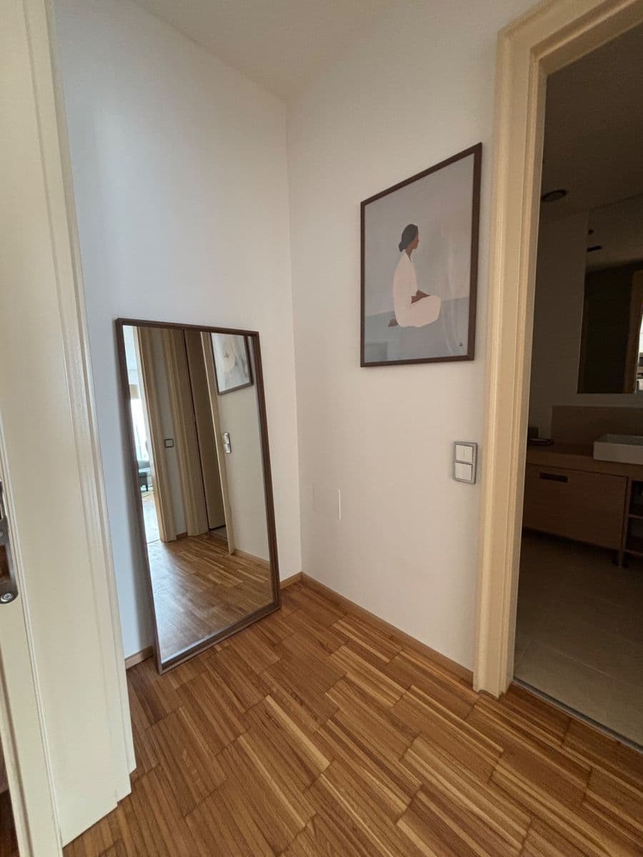 Pronájem bytu 2+kk 65 m², Rohanské nábřeží, Praha, Praha Pronájem bytu 2+kk 65 m², Rohanské nábřeží, Praha, Praha
