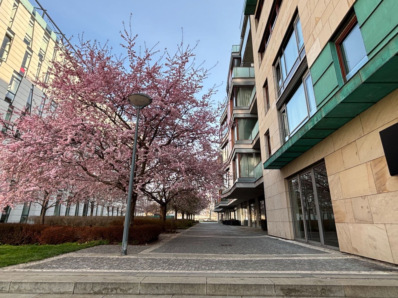 Pronájem bytu 2+kk 65 m², Rohanské nábřeží, Praha, Praha Pronájem bytu 2+kk 65 m², Rohanské nábřeží, Praha, Praha