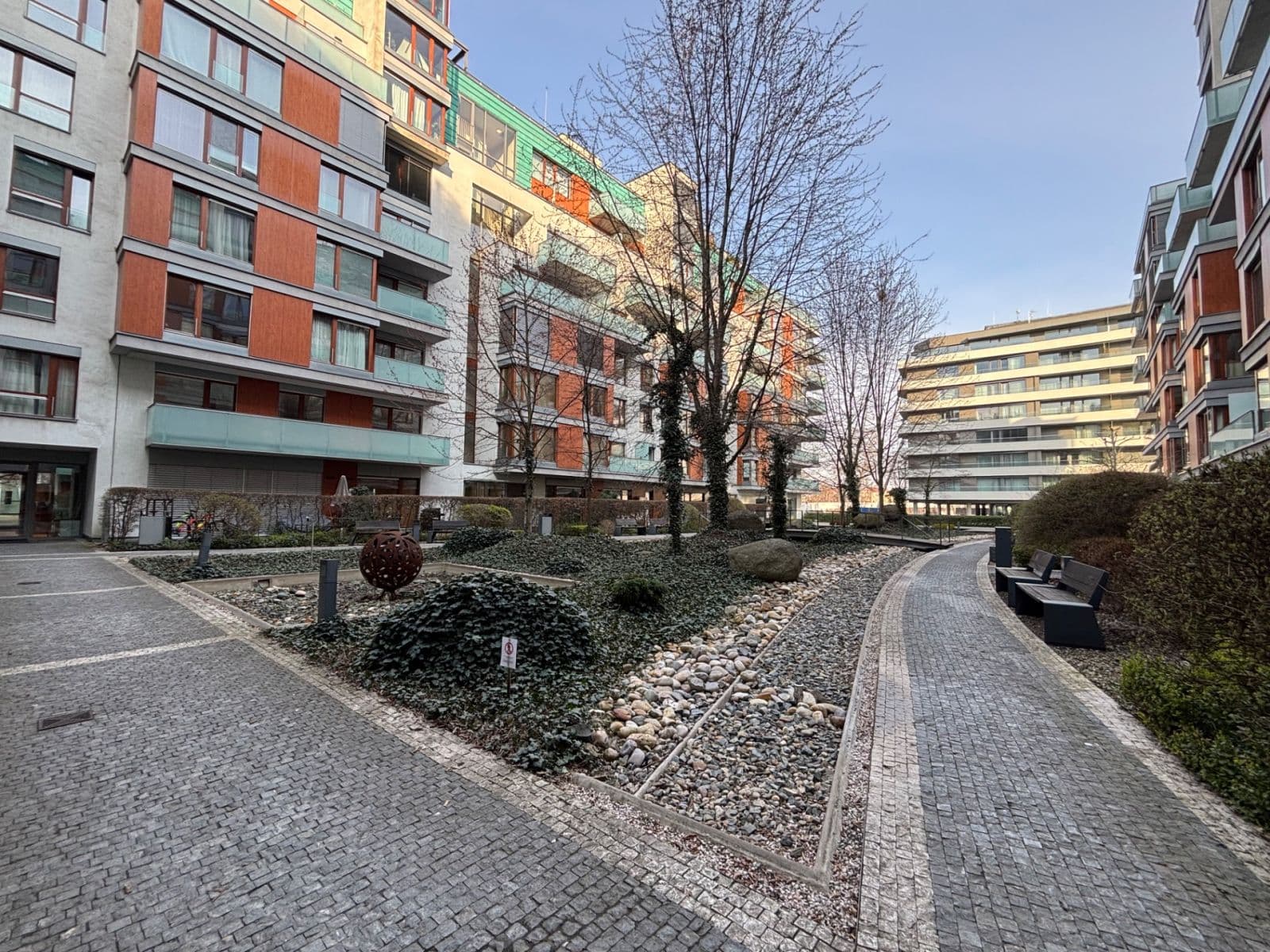 Pronájem bytu 2+kk 65 m², Rohanské nábřeží, Praha, Praha Pronájem bytu 2+kk 65 m², Rohanské nábřeží, Praha, Praha