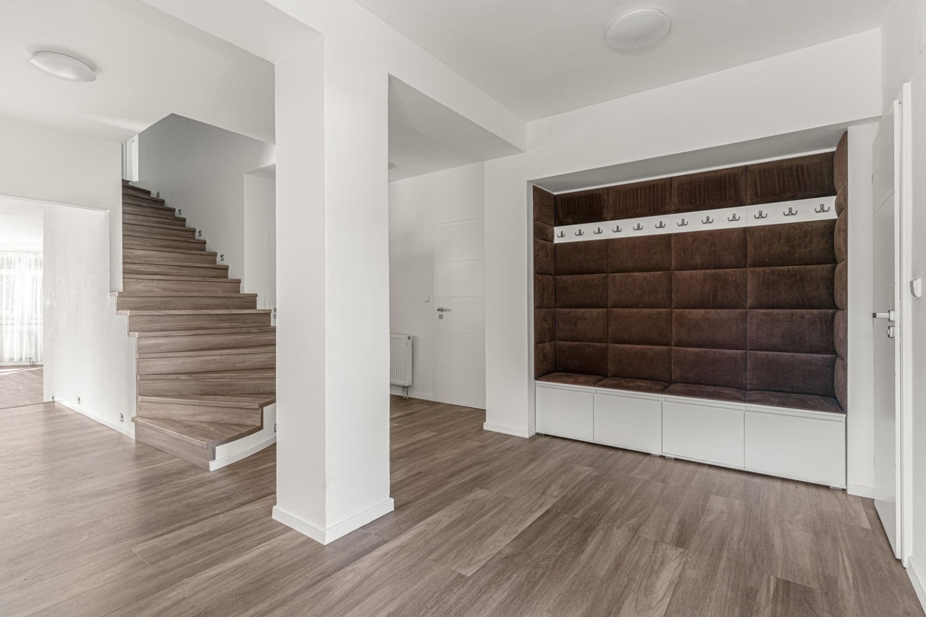 Prodej domu 591 m², pozemek 1.275 m², Skuhrovecká, Mnichovice, Středočeský kraj Prodej domu 591 m², pozemek 1.275 m², Skuhrovecká, Mnichovice, Středočeský kraj