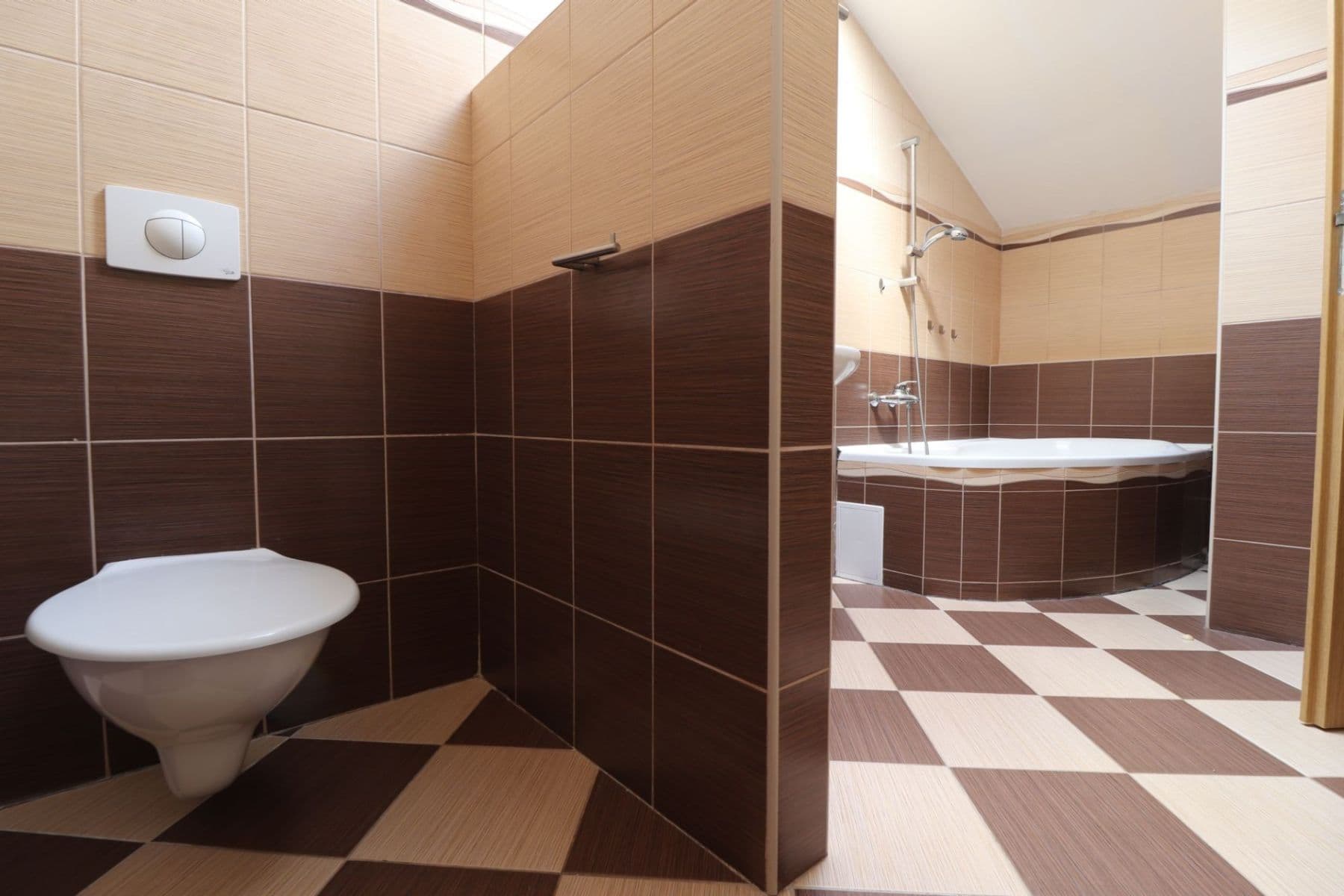 Pronájem bytu 3+kk 77 m², Za Hotelem, Nupaky, Středočeský kraj Pronájem bytu 3+kk 77 m², Za Hotelem, Nupaky, Středočeský kraj